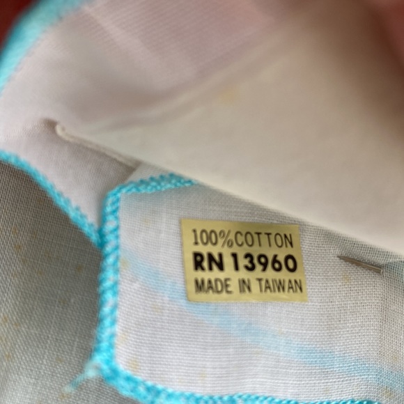 Boxed Set of 3 Vintage Ladies Handkerchiefs 2 Embroidered, 1 Lace - Picture 3 of 4